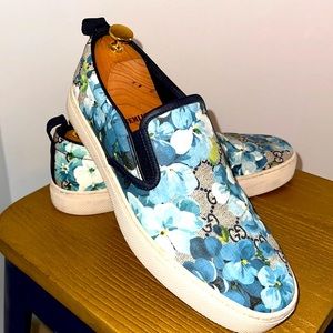 Gucci Men’s Blue Floral GG print Slip on Orig $690